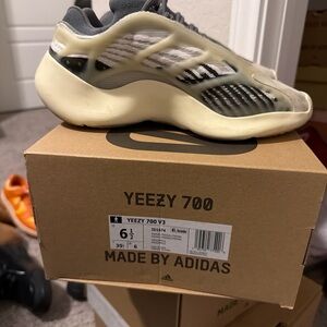 Yeezy 700 V3 Sneakers - Black and Cream